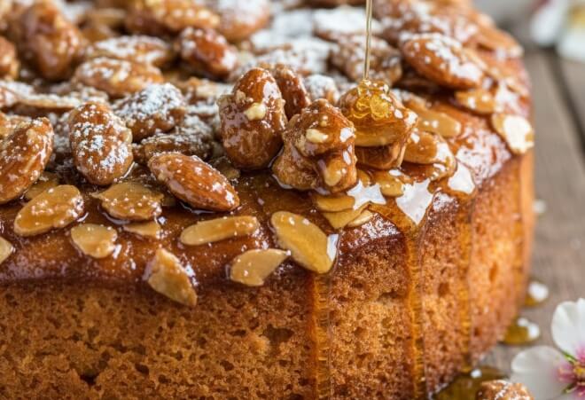   עוגת דבש ופירות יער 